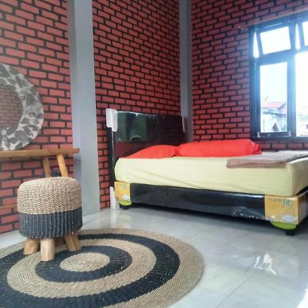 Kurnia Homestay Ternate Exterior photo