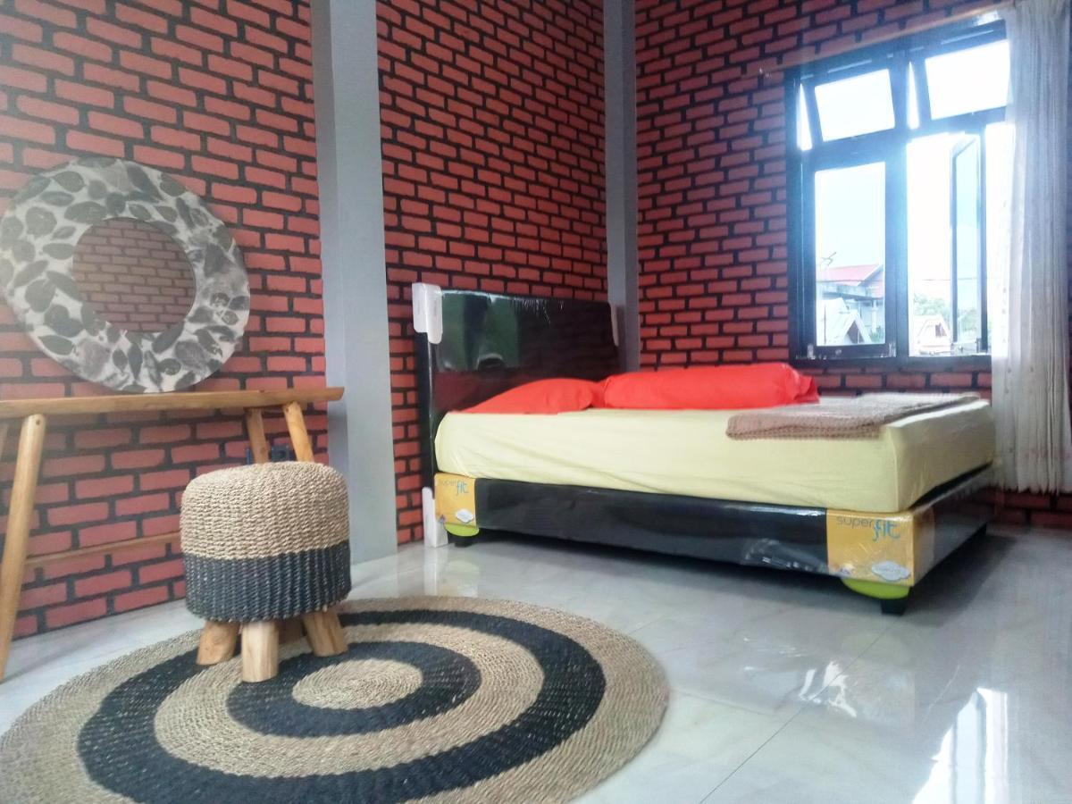 Kurnia Homestay Ternate Exterior photo