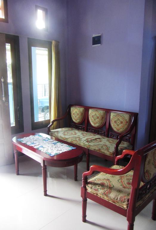 Kurnia Homestay Ternate Exterior photo