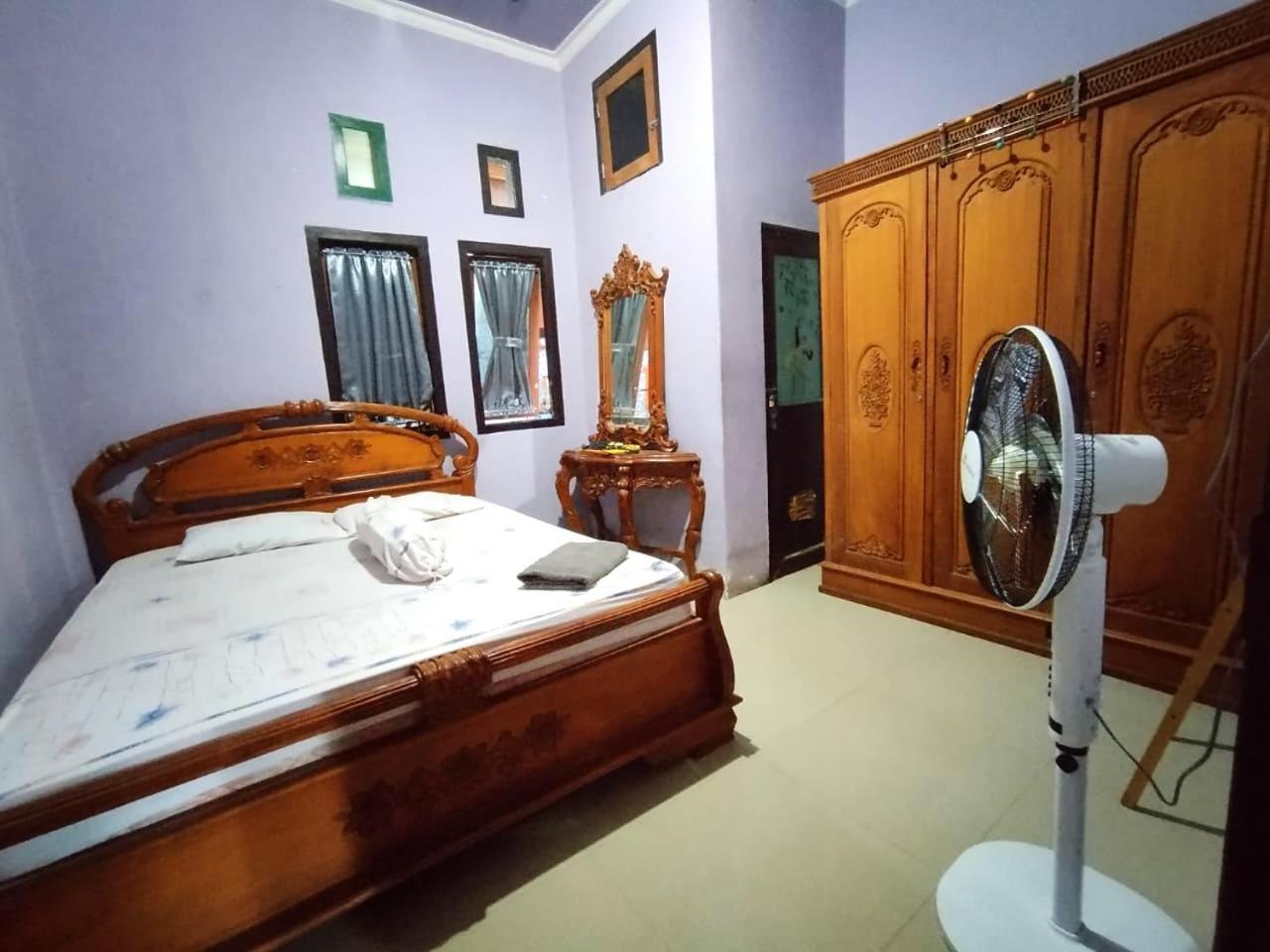 Kurnia Homestay Ternate Exterior photo